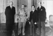 Joseph Goebbels e l'ambasciatore tedesco von Moltke in visita al maresciallo Piłsudski il 15 giugno 1934. A destra il ministro degli Esteri polacco Józef Beck