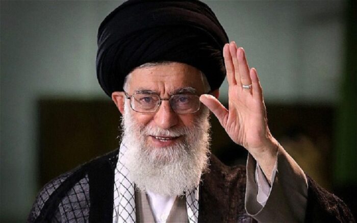 L'ayatollah Khamenei: l'islam sciita rigetta la bomba nucleare
