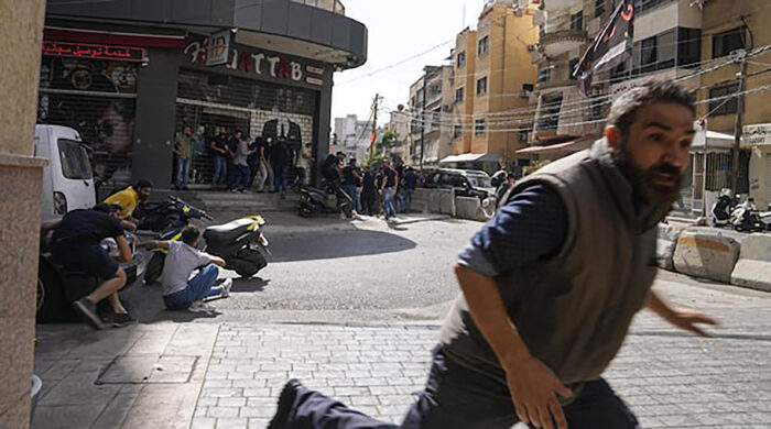 Strage a Beirut: cecchini sparano su manifestanti di Hezbollah