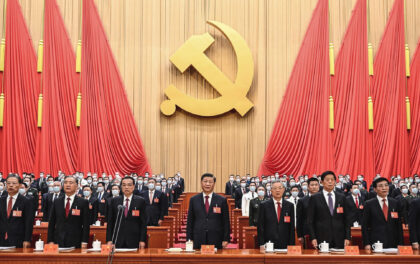 xi jinping in mezzo ai delegati del congresso del PCC. Cina e Taiwan: le proteste e la debacle elettorale della Tsai