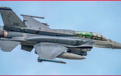 General Dynamics F-16 Fighting Falcon in volo. Ucraina. Generale Milley: gli F-16 non sono armi magiche