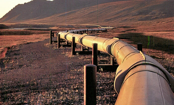 Un gasdotto attraversa pianure desertiche. Biden: Putin è un attore razionale