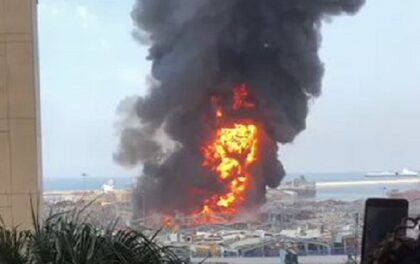 Beirut: dopo l'esplosione, un grande incendio al porto