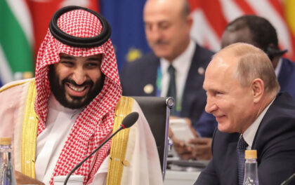 Bin Salman con Putin ad un precedente vertice. Il principe saudita Mohamed bin Salman telefona a Putin