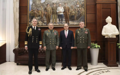 Il Segretario alla Difesa Ben Wallace incontra il Ministro della Difesa russo Sergei Shoigu al Ministero della Difesa, 11 febbraio 2022. (Foto: Tim Hammond/n. 10 di Downing Street). La Gran Bretagna e l'informazione sull'Ucraina