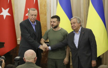 Recep Erdogan con Volodymyr Zelensky Antonio Guterres. La guerra ucraina e il Credo del Sacrificio