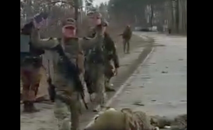 NYT: il video di militari ucraini che uccidono prigionieri russi