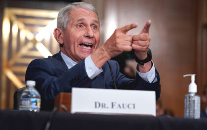 anthony fauci. New York Times: la lotta alle Fake sul Covid ha creato disinformazione