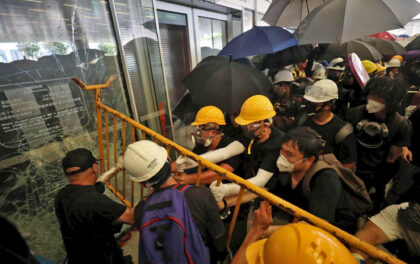 L'assalto al Parlamento di Hong Kong