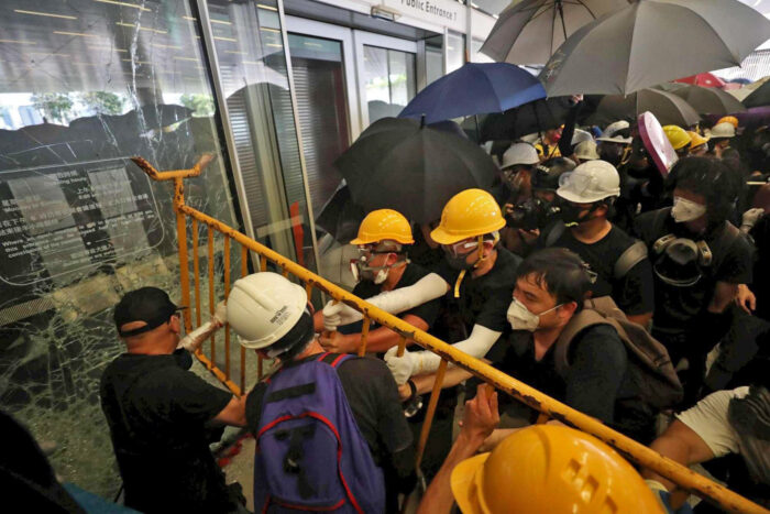 L'assalto al Parlamento di Hong Kong