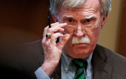 Bolton bombarda Pyongyang e Trump