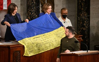 Kamala Harris, Nancy Pelosi con Zelensky al congresso USA. La visita di Zelensky negli USA e il niet di Biden