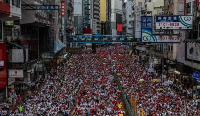 Hong Kong: di aperture ai manifestanti, nazismo e narcotraffico