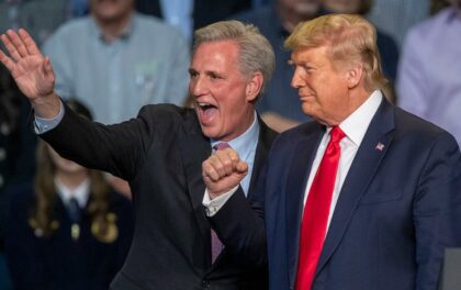 kevin mccarthy con donald trump. Usa: McCarthy speaker della Camera. Vince Trump