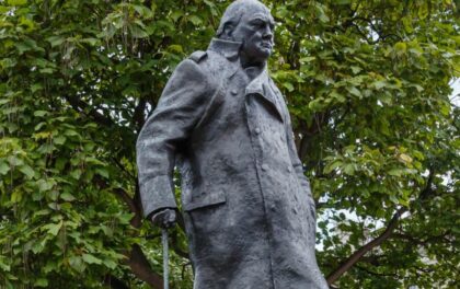 Per la statua di Churchill è l'ora più buia