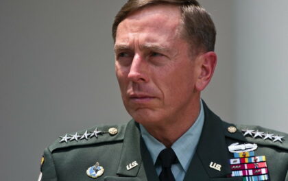 Petraeus rinnega le primavere arabe