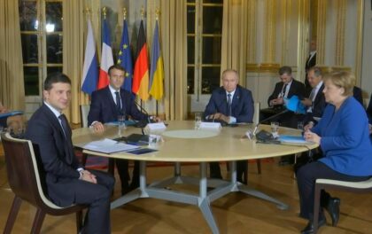 L'incontro tra Putin e Zelensky nel dicembre 2019, con Macron e Angela Merkel. Putin: quando l'Occidente ordinò a Zelensky di non trattare