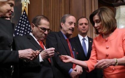 L'impeachement e le penne di Nancy Pelosi