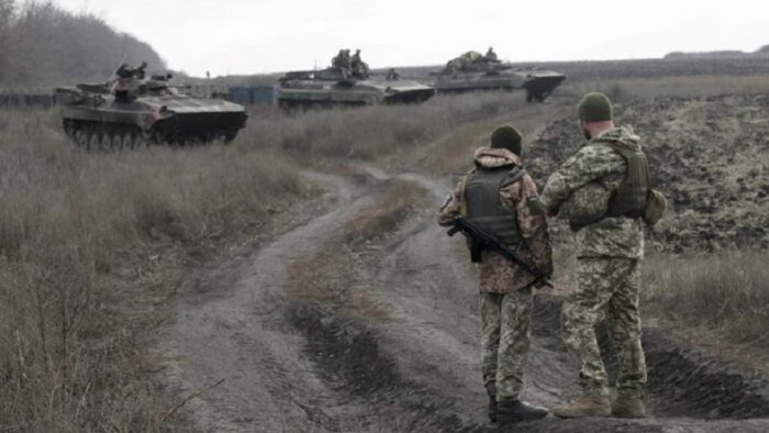 La Russia ritira le truppe dai confini ucraini. E Biden e Putin...
