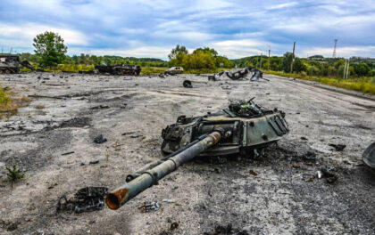 I resti di un tank distrutto negli scontri in Ucraina. Ucraina: la vittoria parziale della controffensiva mistica