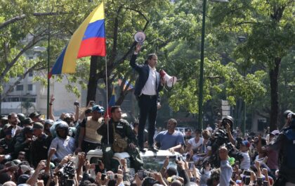 Il fallito golpe in Venezuela e la bandiera russa a Berlino