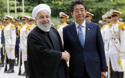 Abe a Teheran e l'attacco nello Stretto di Hormuz